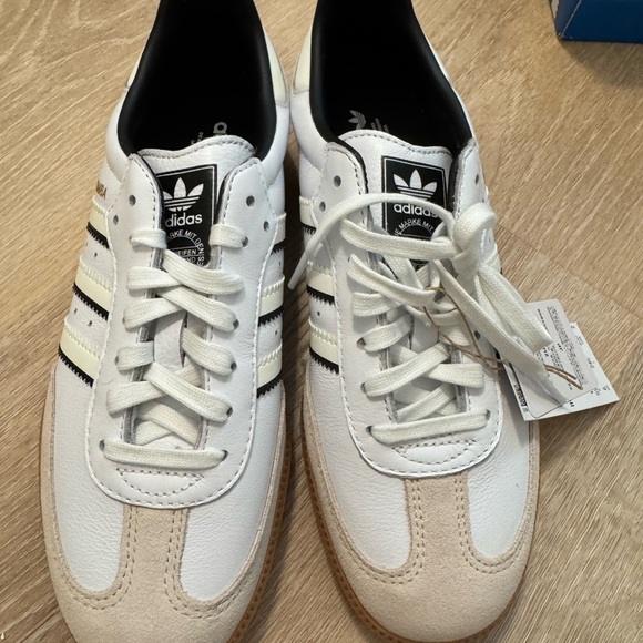 Adidas Samba White and Black Leather Shoes - Picture 2 of 5